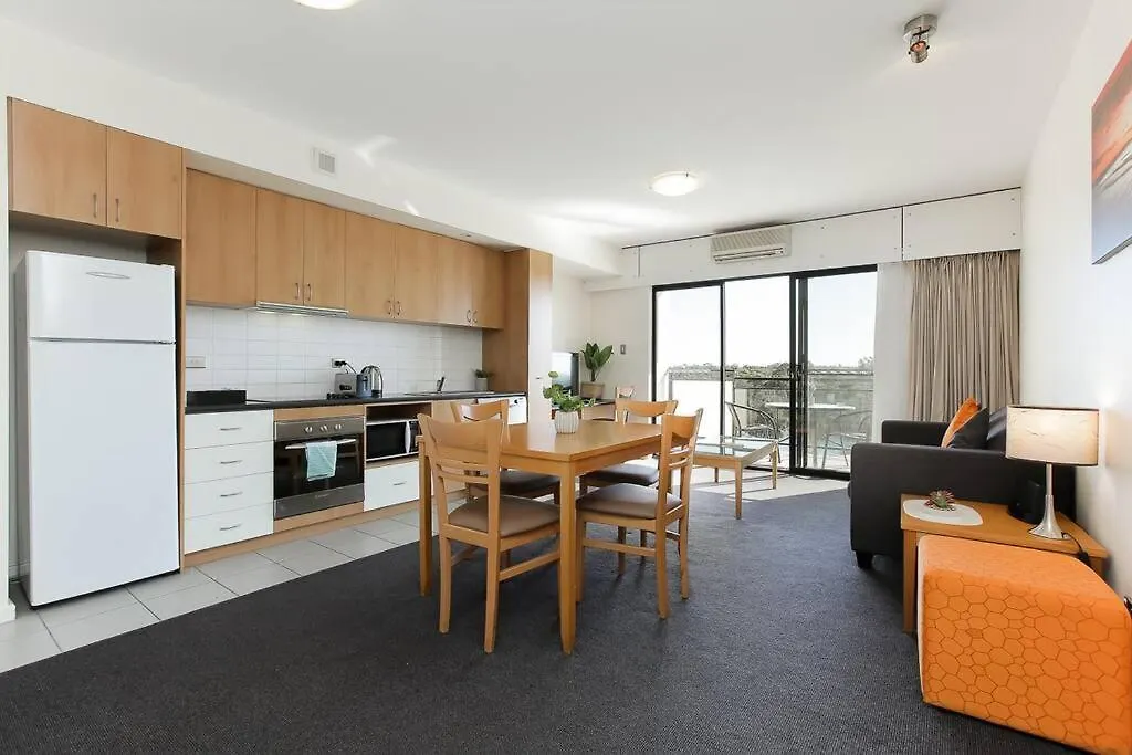 Beautiful 1-Bedroom Apartment Close To The River بيرث
