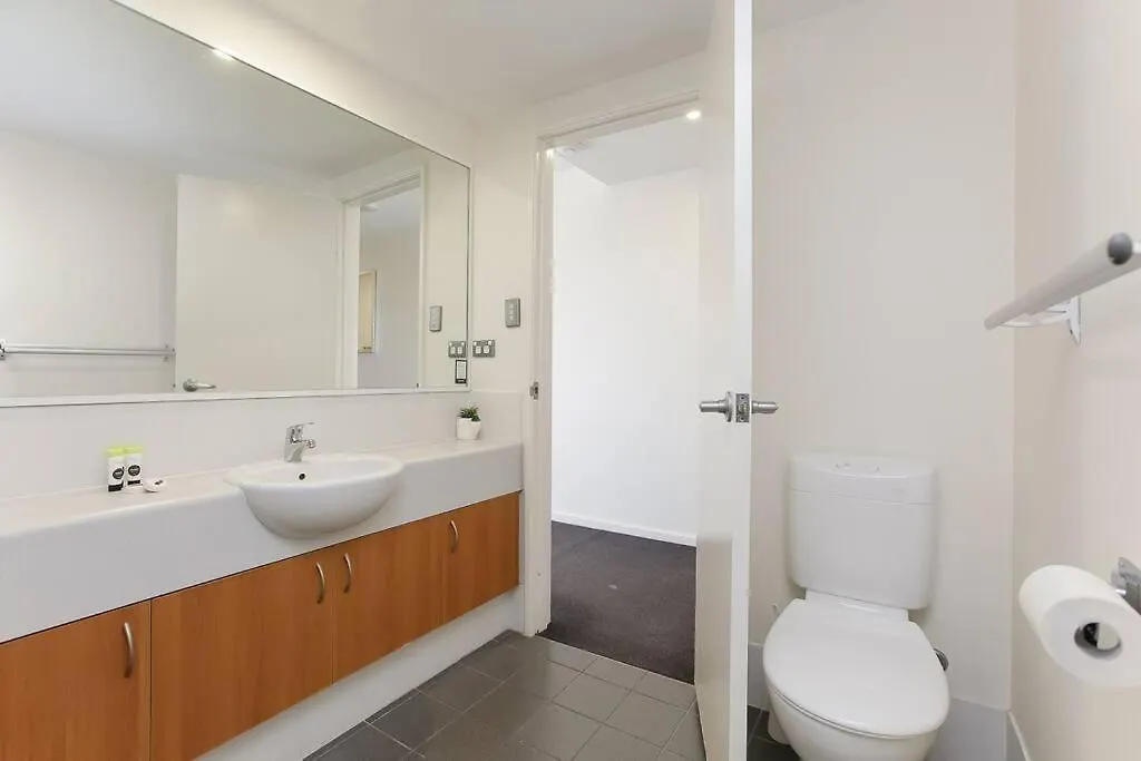 Beautiful 1-Bedroom Apartment Close To The River بيرث