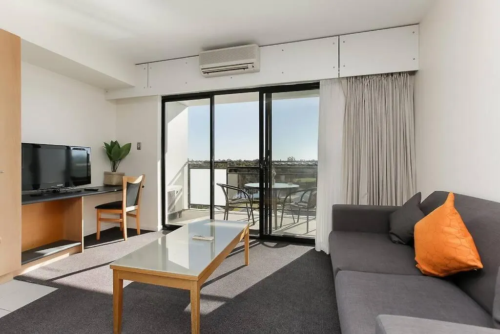 Beautiful 1-Bedroom Apartment Close To The River بيرث